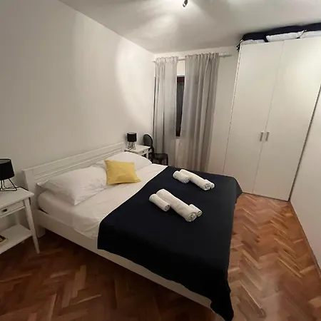 A7 *